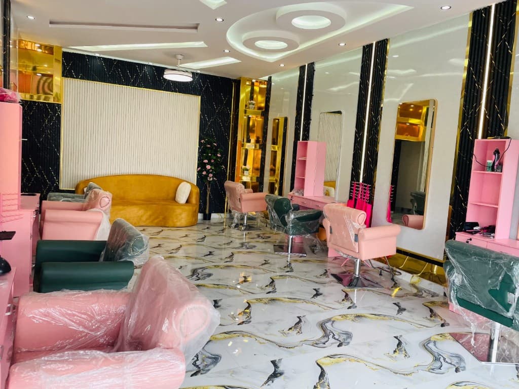 Wig and hair display wall